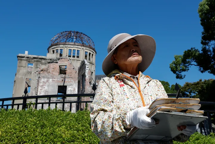 「原爆供養塔」の納骨室、10年ぶりに報道陣に公開