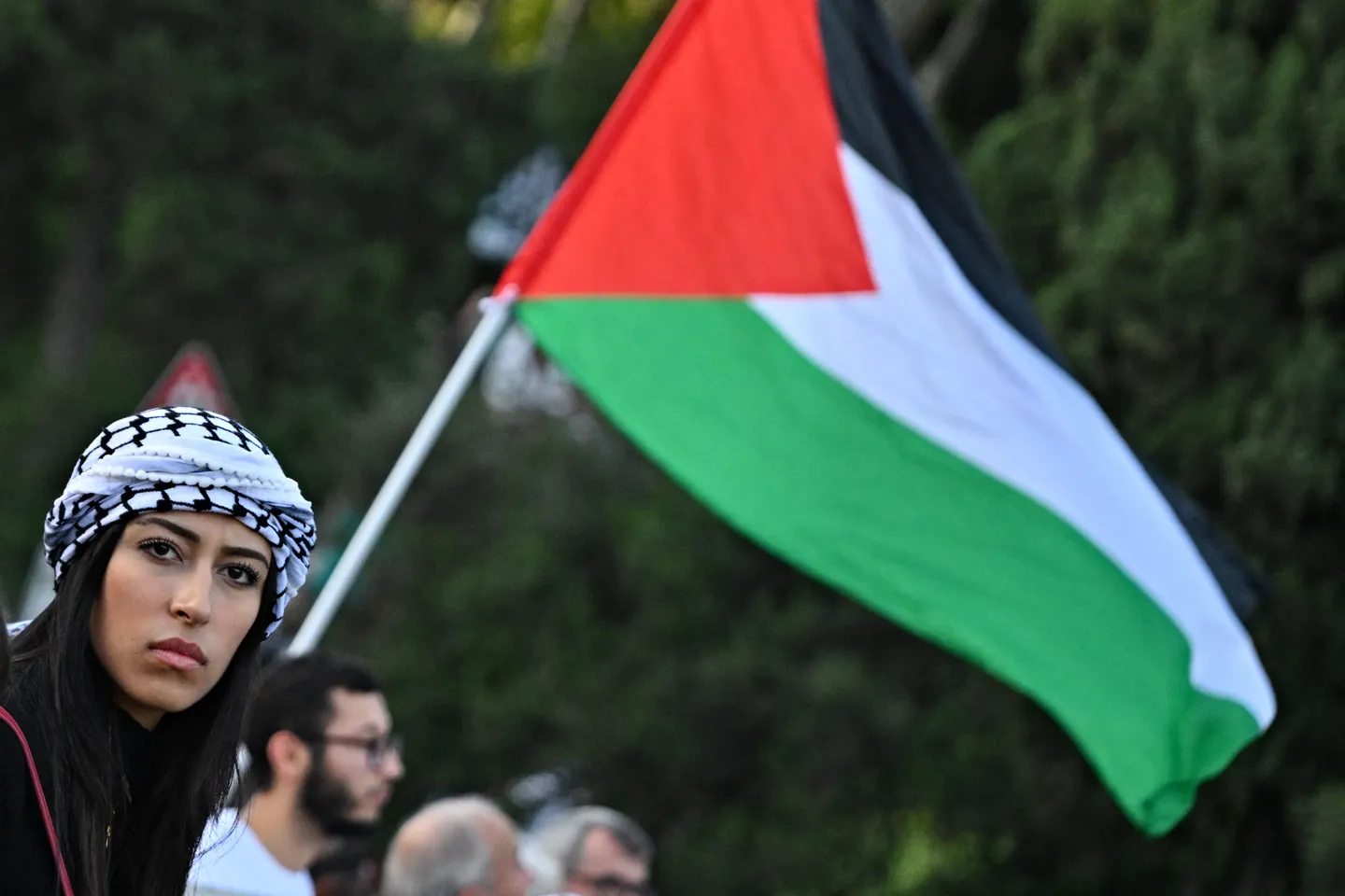 ئەنگلىيە پارلامېنتى ھۆكۈمەتنى پەلەستىن دۆلىتىنى ئېتىراپ قىلىشقا چاقىردى