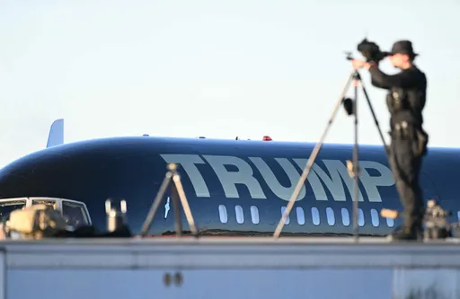 ترمب يفرض بصمته على مظهر الطائرة الرئاسية بتصميم جديد يعكس ألوانه المفضلة