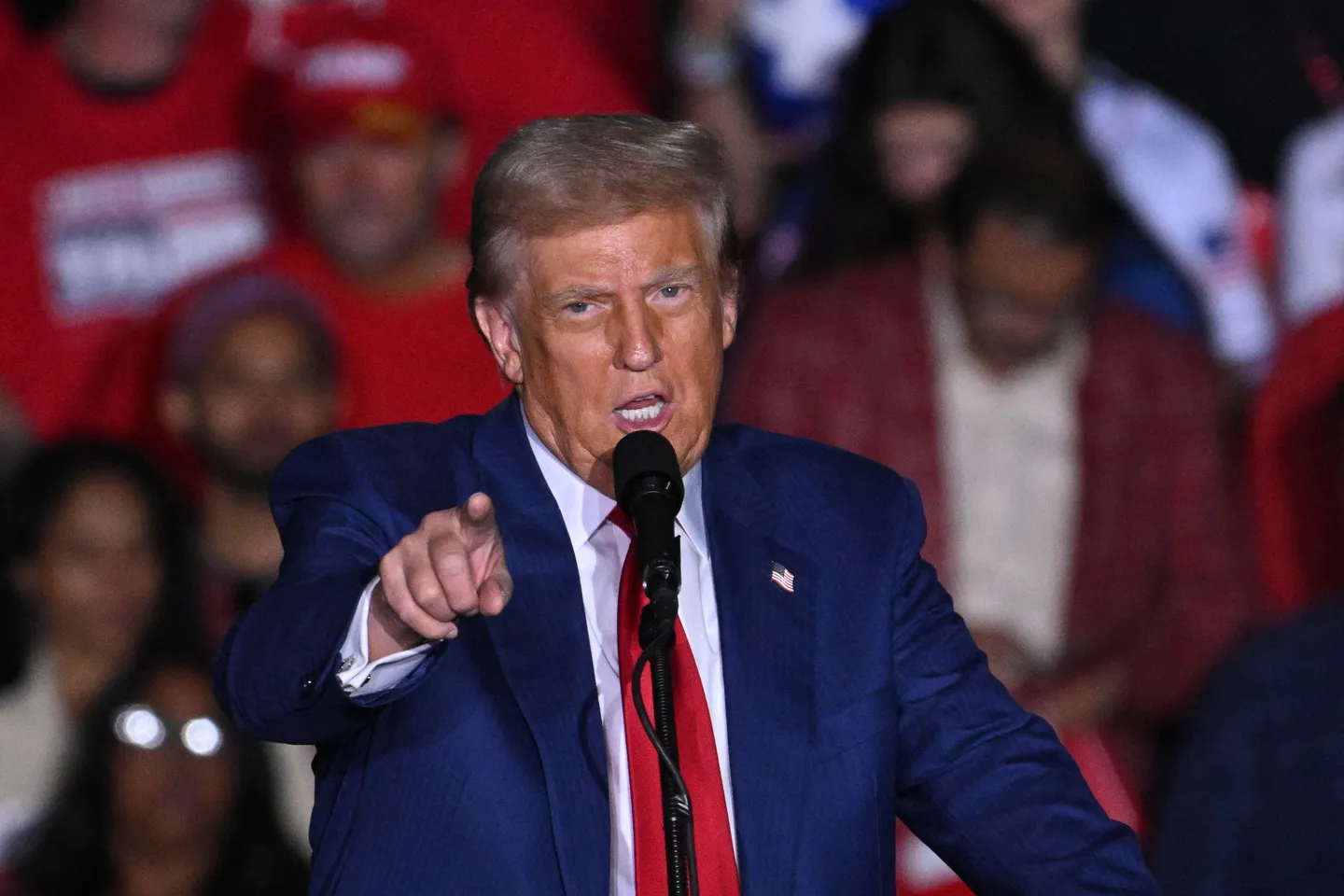 Trump veut définitivement suspendre l'immigration en provenance "des pays du tiers monde"