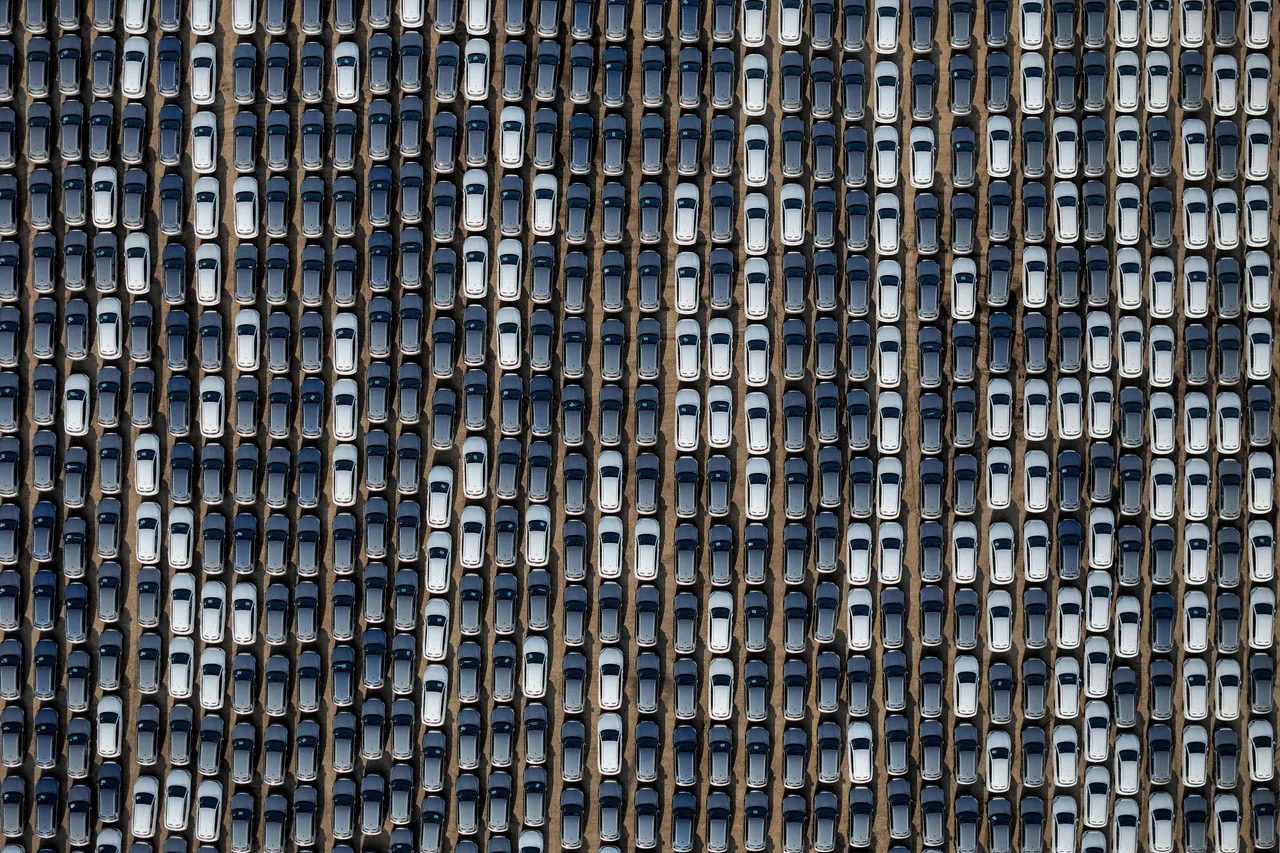Trump anuncia tarifas de 25% sobre carros da UE, diz que o bloco não cumpriu o acordo comercial