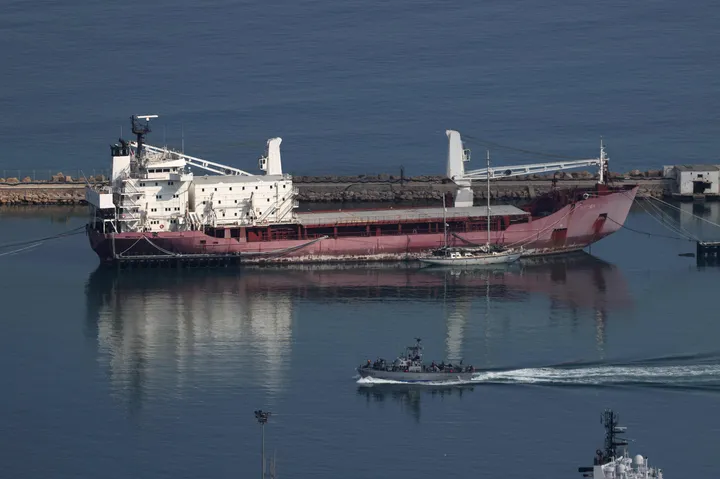 بسبب “حبوب مسروقة”.. أوكرانيا تستدعي السفير الإسرائيلي لجلسة توبيخ