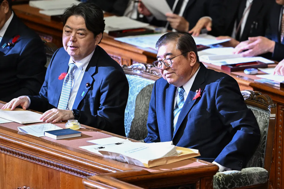 林官房長官「承認の適切な時期を含め検討中」、政府は慎重対応
