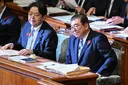 林官房長官「承認の適切な時期を含め検討中」、政府は慎重対応