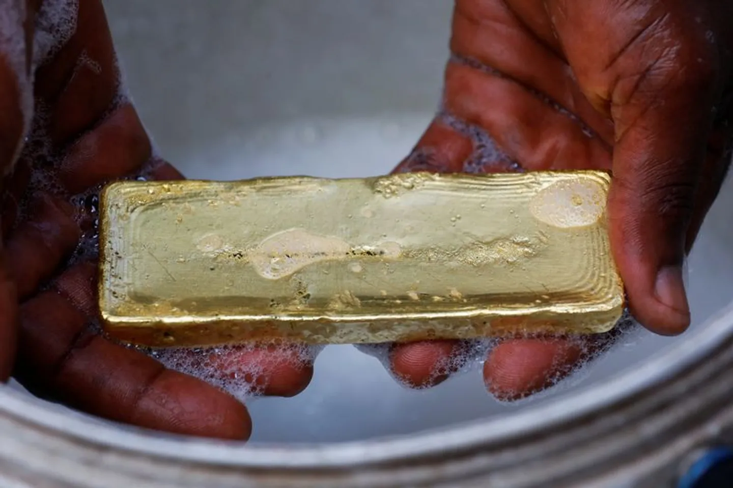 Ghana orders foreigners to exit its gold trading market