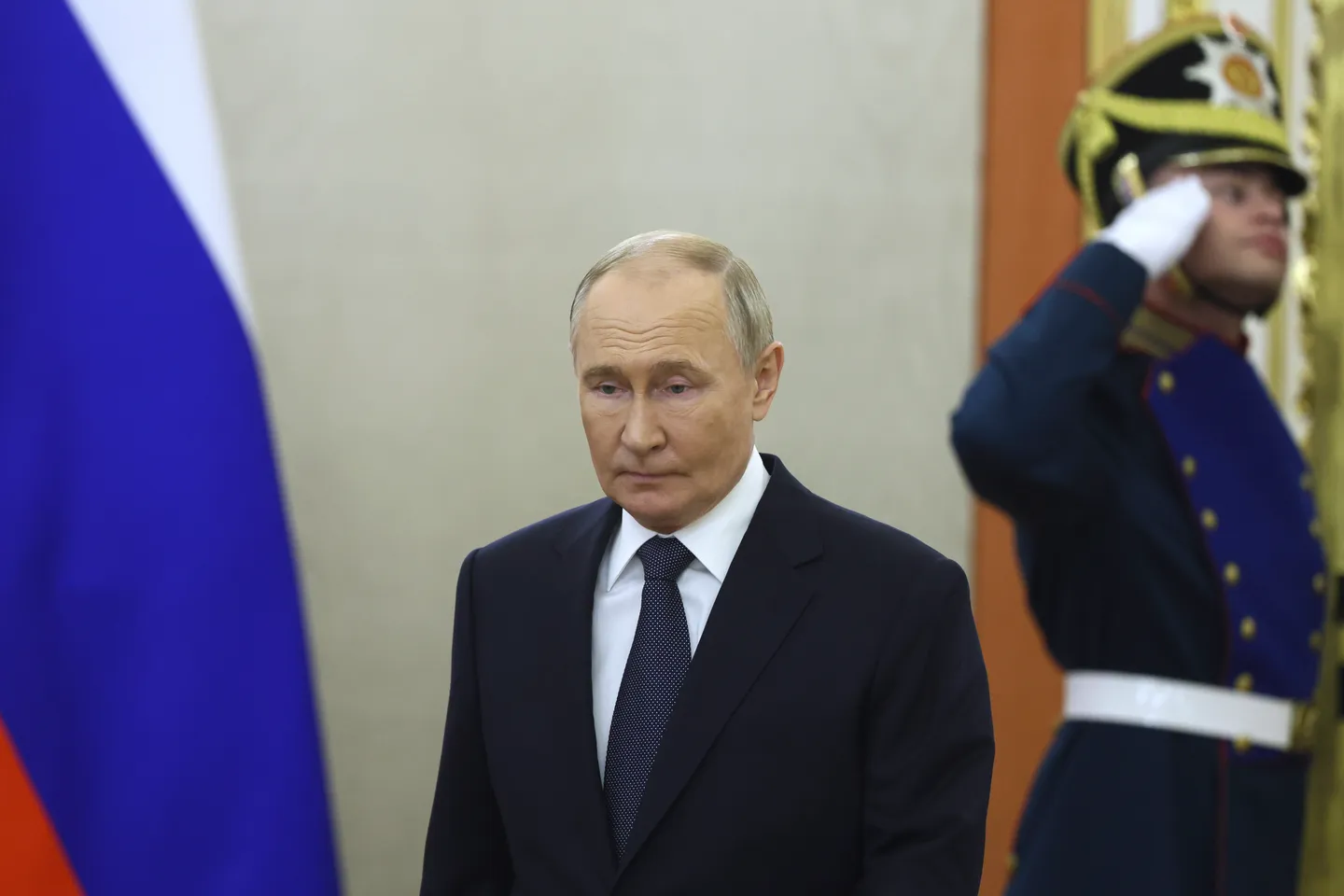 رۇسىيە پىرېزىدېنتى پۇتىن: غەرب قوشۇنلىرى چېگرىمىزغا يېقىنلاشسا، ھەرتەرەپلىمە جاۋاب قايتۇرىمىز