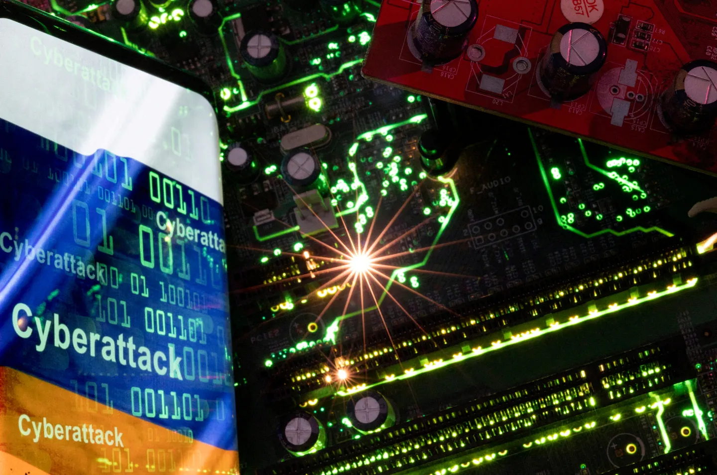 Маск X компаниясына чоң кибер чабуул болгондугун айтты