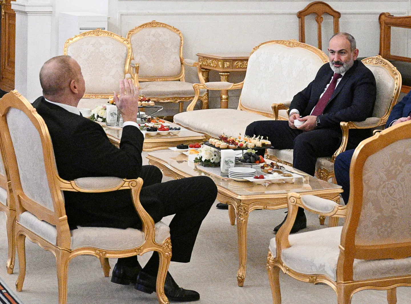 Pashinyan chiede una road map congiunta con l’Azerbaigian per risolvere la questione del Karabakh