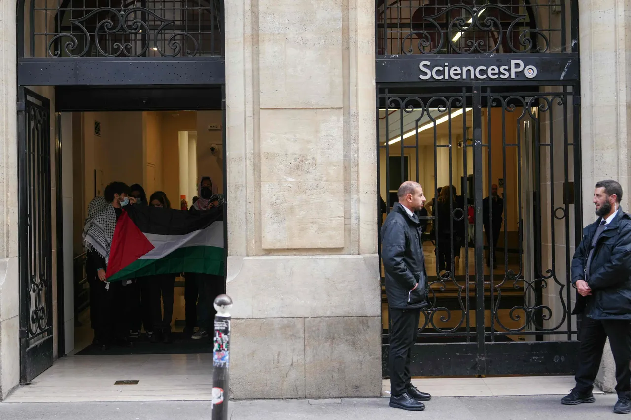 France: des étudiants pro-palestiniens évacués de Sciences Po Paris par les forces de l'ordre