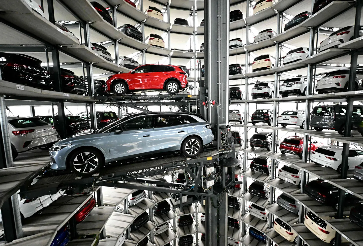 دنیا بھر میں برقی گاڑیوں کی فروخت میں اضافہ