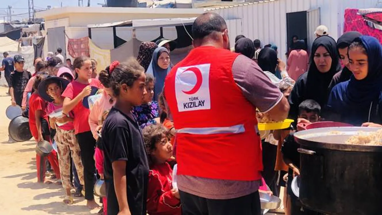 Di Turkish Red Crescent dey helep di pipo for Gaza - TRT Pidgin