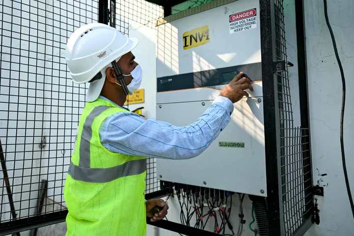 La face cachée du boom solaire : une bombe sanitaire au plomb menace des millions de vies en Afrique