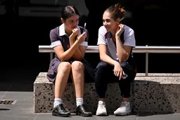 Le tendenze di bellezza sui social media possono essere pericolose per le ragazze giovani