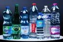 Nestlé devant la justice française pour pollution plastique