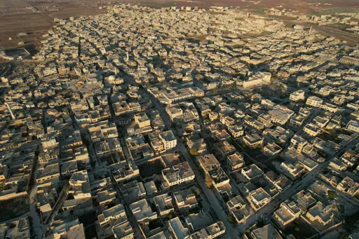 د سوریې په شمال لویدیځ ادلیب ښار کې په برید کې څلور امنیتي سرتیري ووژل شول