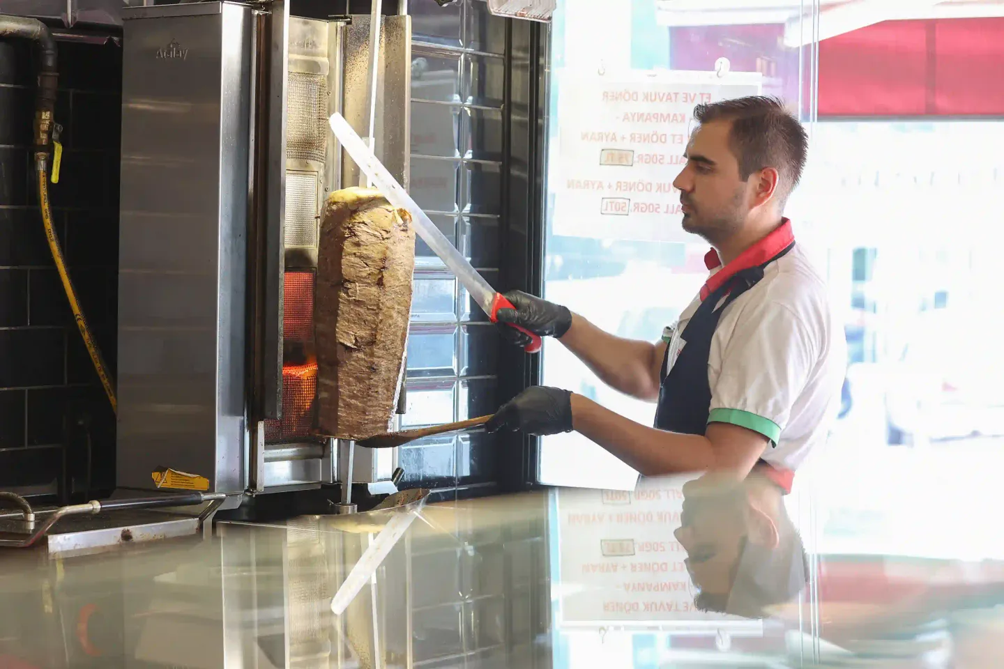دونر متعلق به چه کسی است؟ کباب چگونه داستان مهاجران ترک را بازگو می‌کند؟