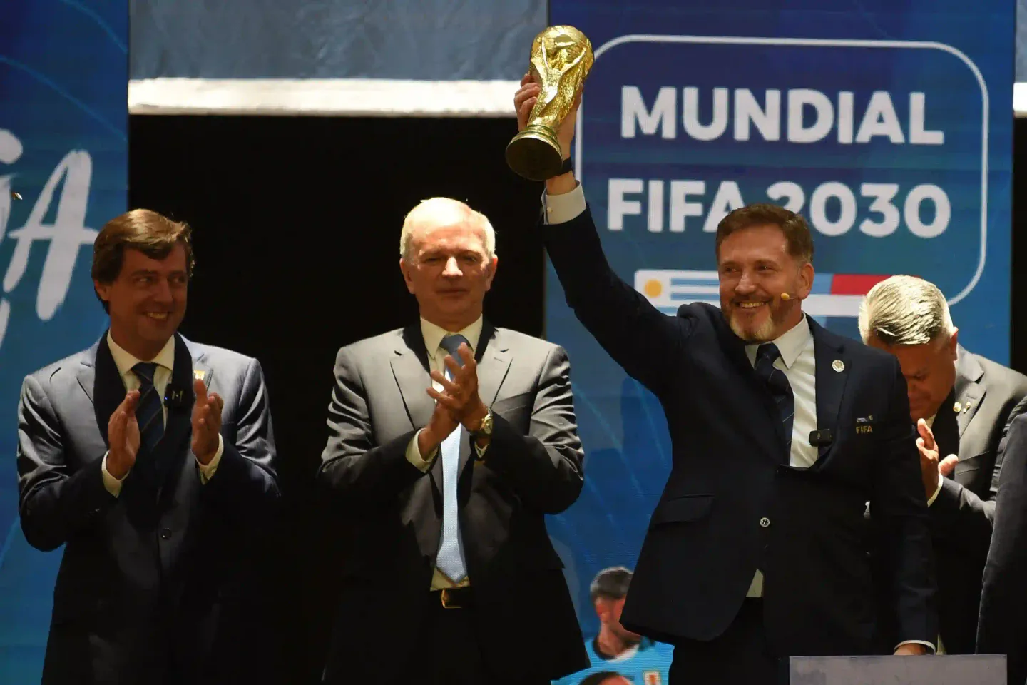 Mondial 2030 au trio Espagne-Portugal-Maroc, 2034 en Arabie saoudite