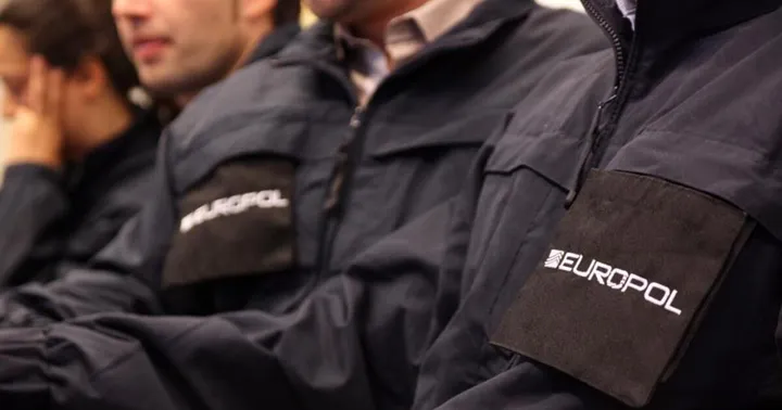 Europol deelt ‘enorme klap’ uit aan drugsmaffia: grootste actie tegen synthetische drugs ooit