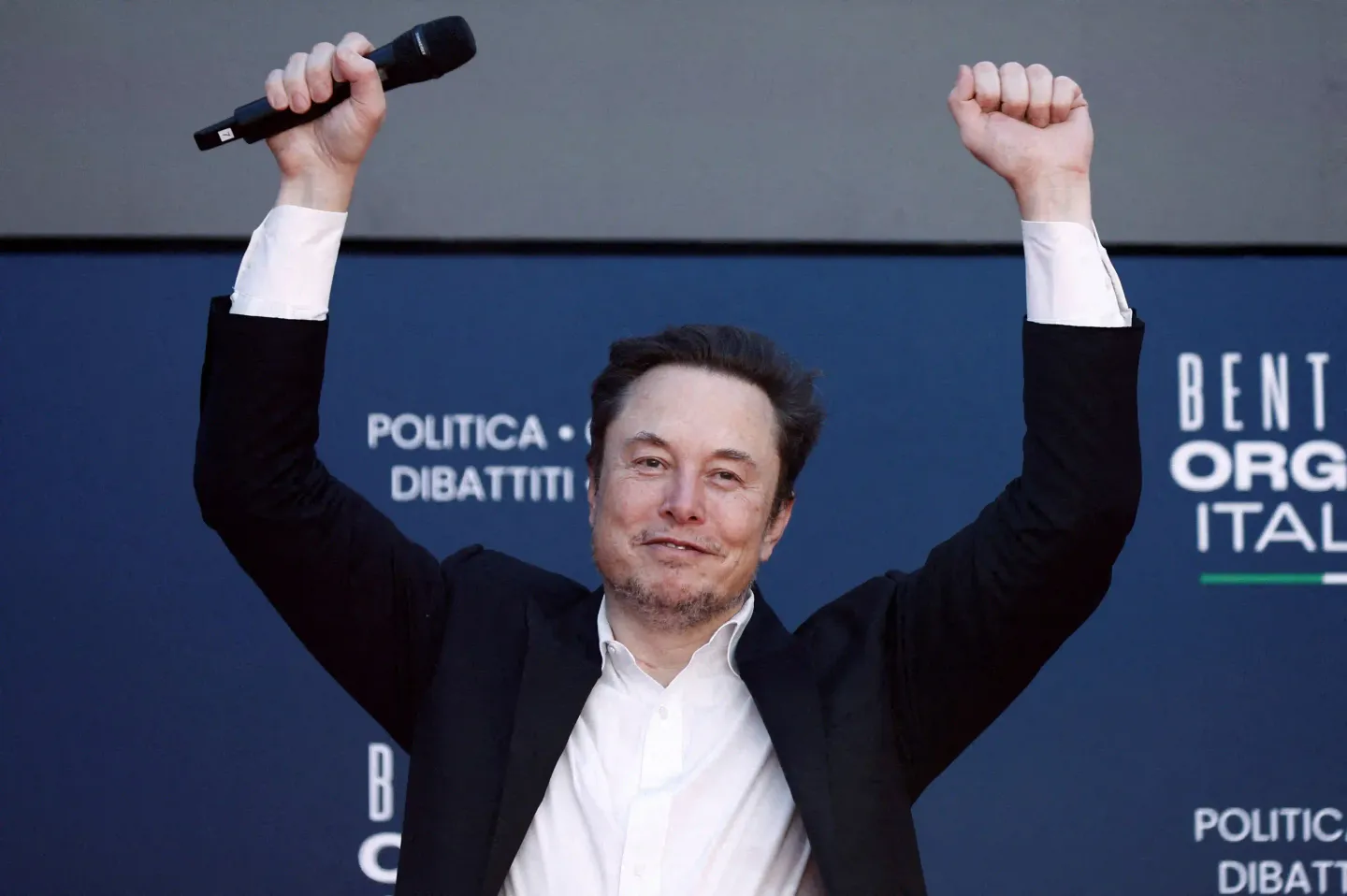 Elon Musk devient la première personne à atteindre une fortune de 400 milliards de dollars