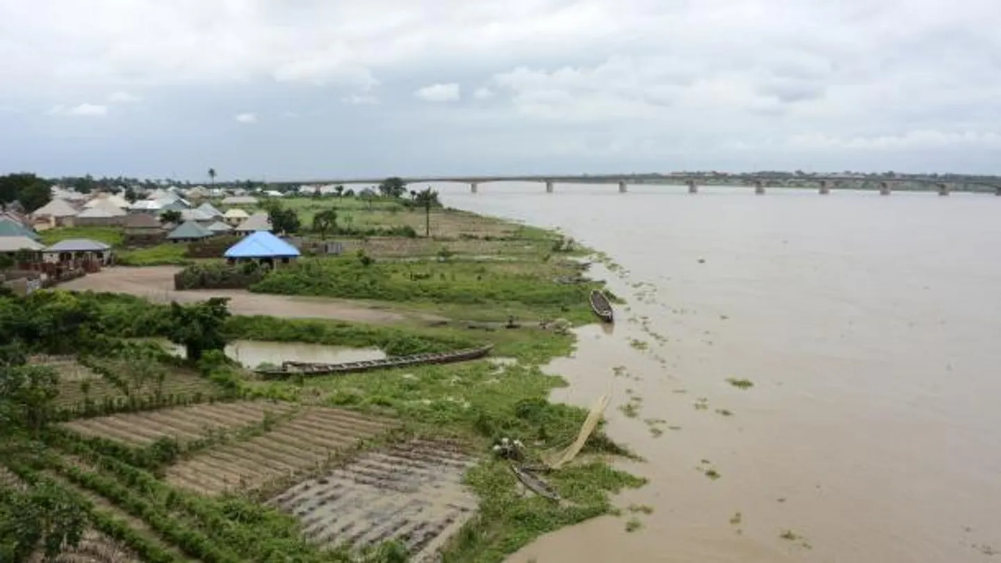 نىگېرىيەدە يولۇچىلار كېمىسى چۆكۈپ كېتىپ 20 كىشى قازا قىلدى