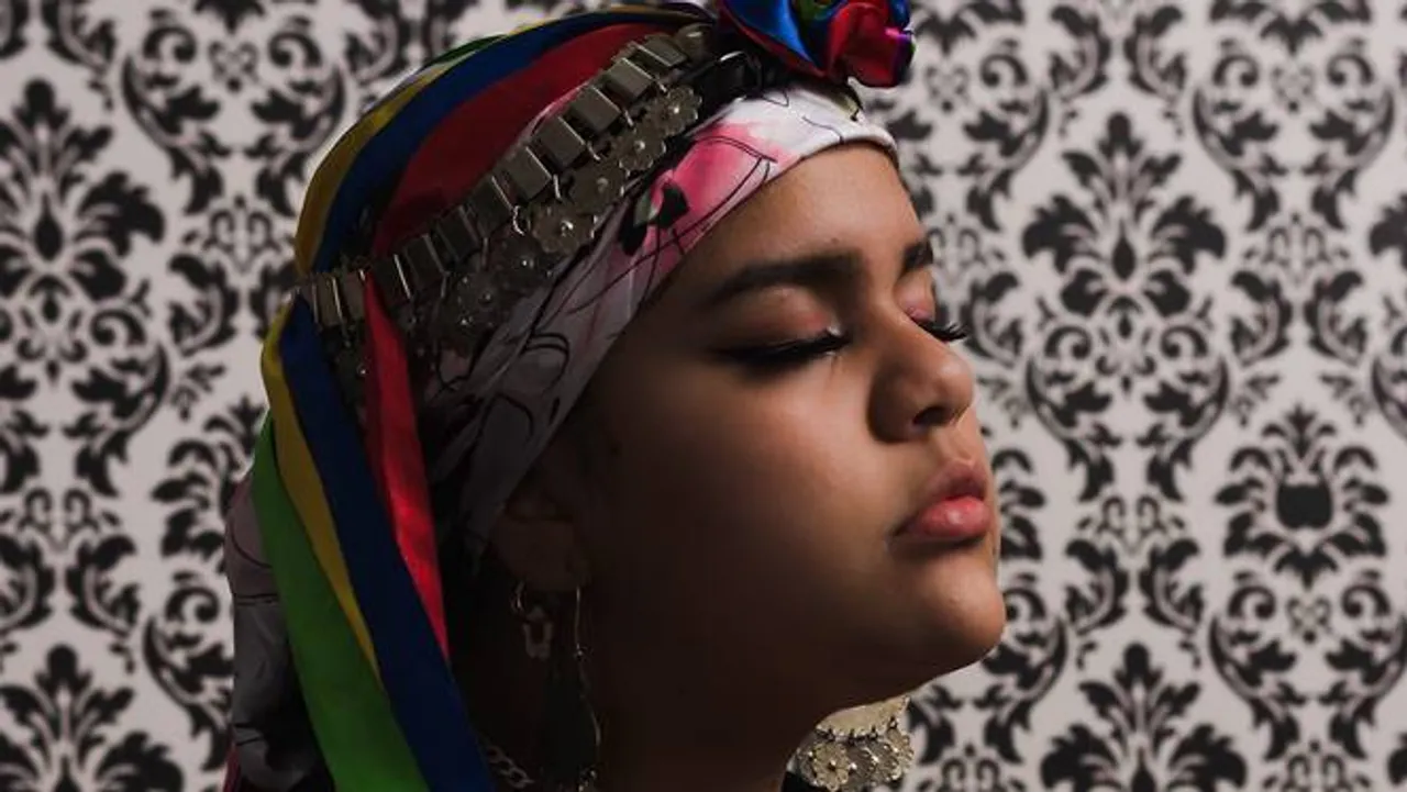 Es mapuche chilena, tiene 18 años y se convirtió en estrella global de rap