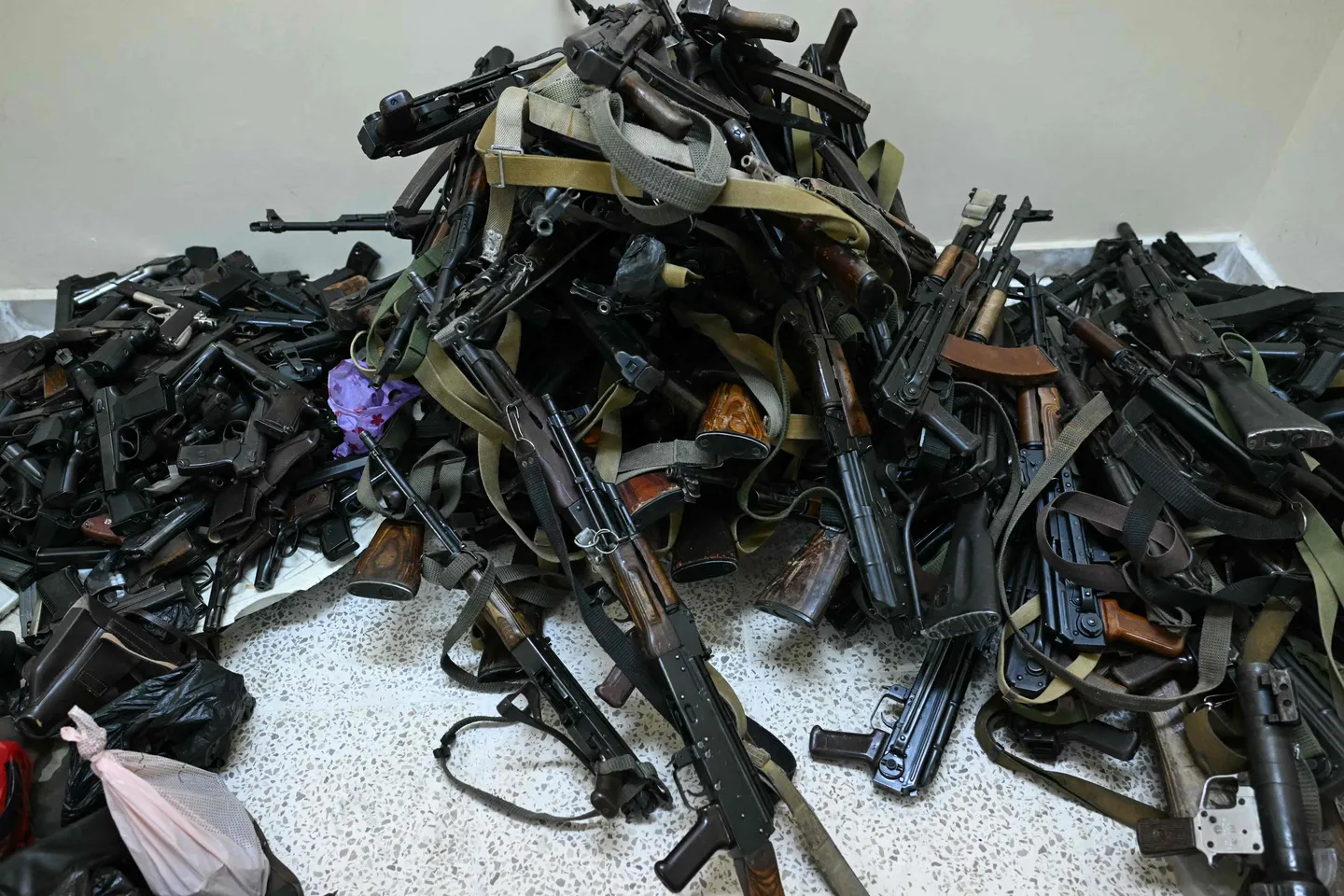 Angola seizes 30,000 firearms from security companies