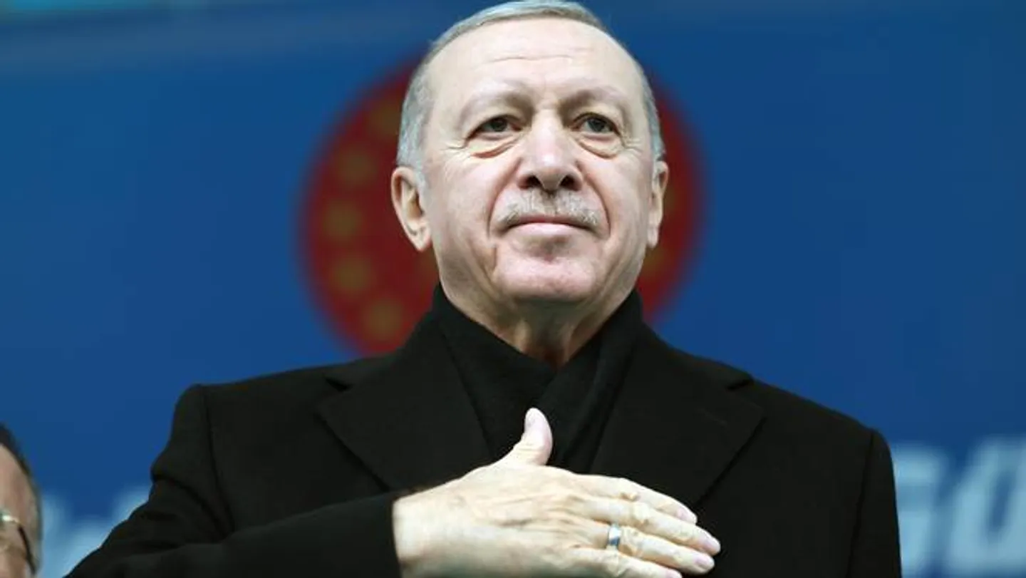 ئەردوغان سەككىز دۆلەت يىغىنىغا قاتنىشىش ئۈچۈن قاھىرەگە يېتىپ باردى