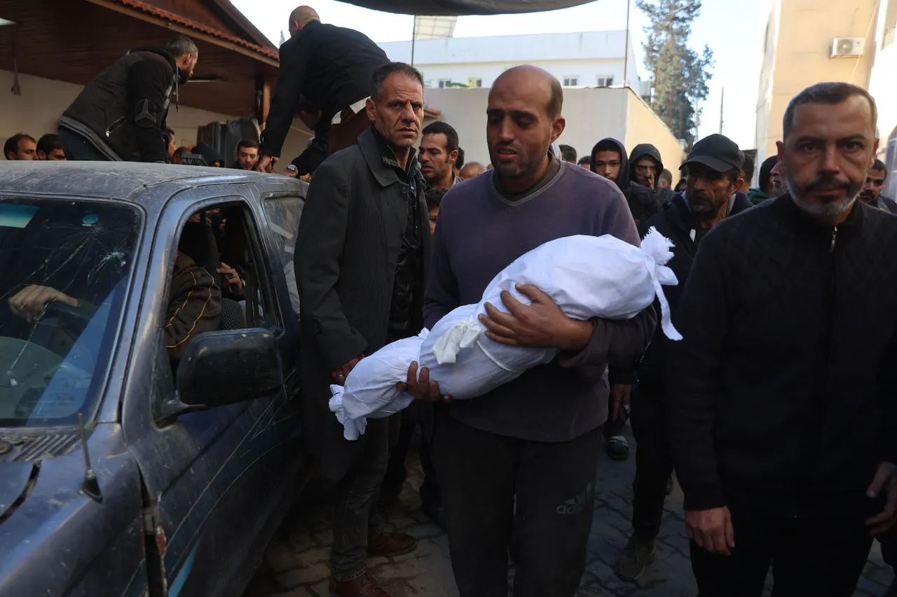 الاحتلال يواصل استهداف مستشفى كمال عدوان شماليّ غزة