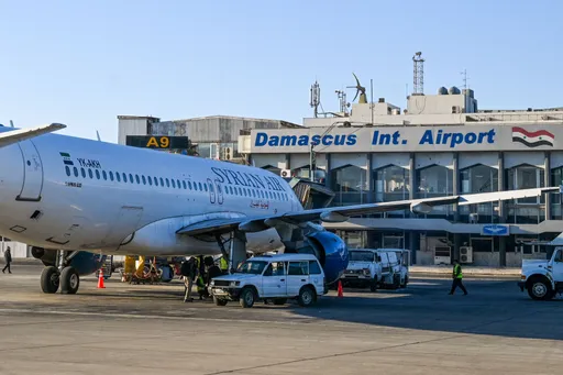 Siria rihap korridoret ajrore në jug dhe rifillon operacionet në aeroportin e Damaskut