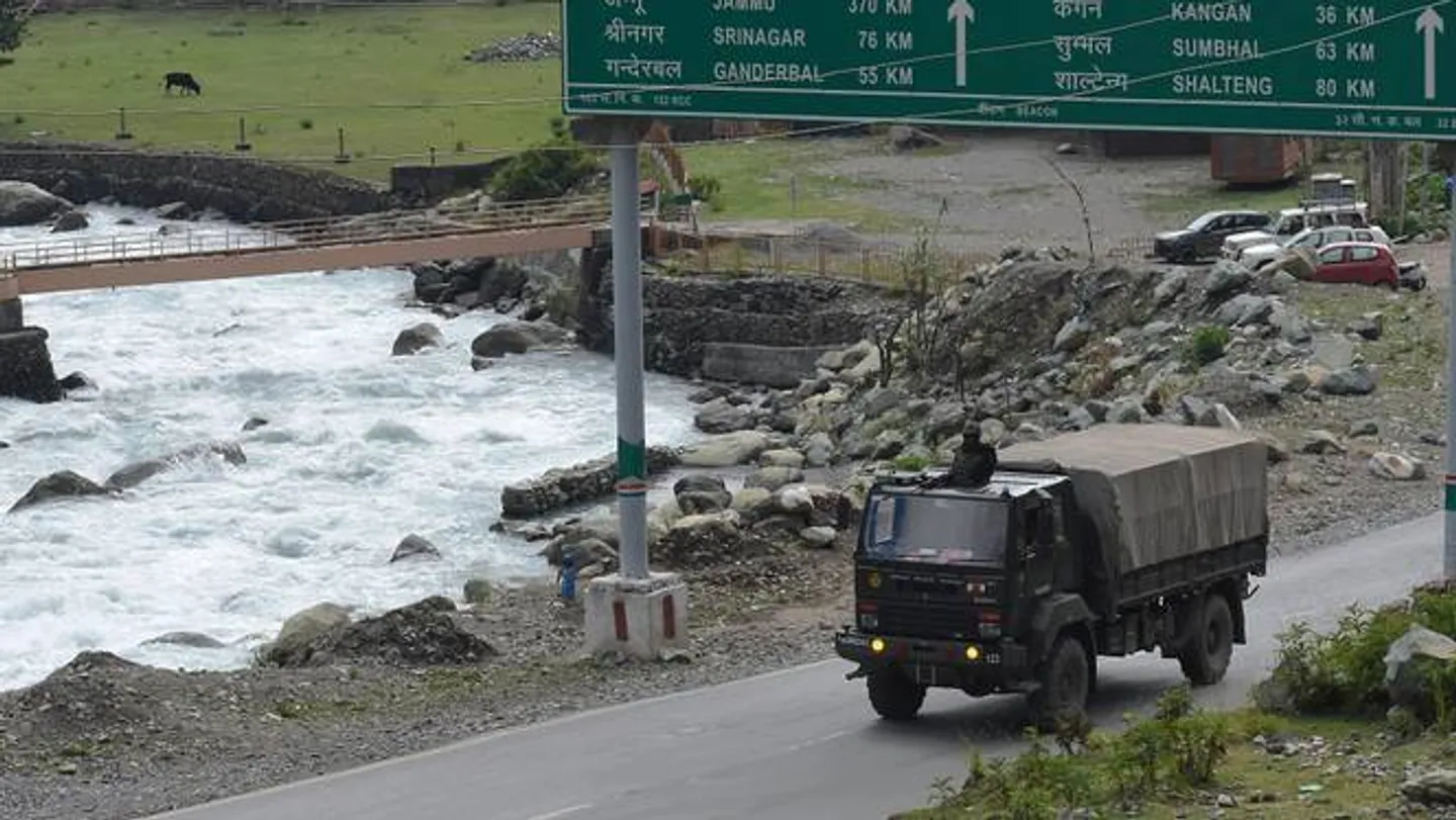 भारतीय सेना ने चीनी सीमा के पास लद्दाख में फायरिंग अभ्यास किया