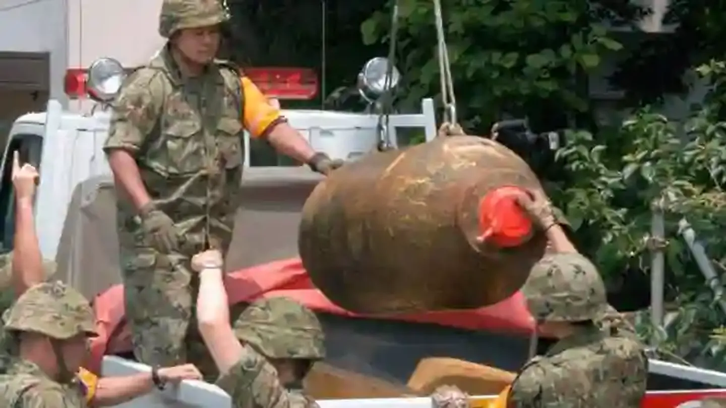 Miért talál Japán fel nem robbant második világháborús bombákat ennyi idő elteltével?