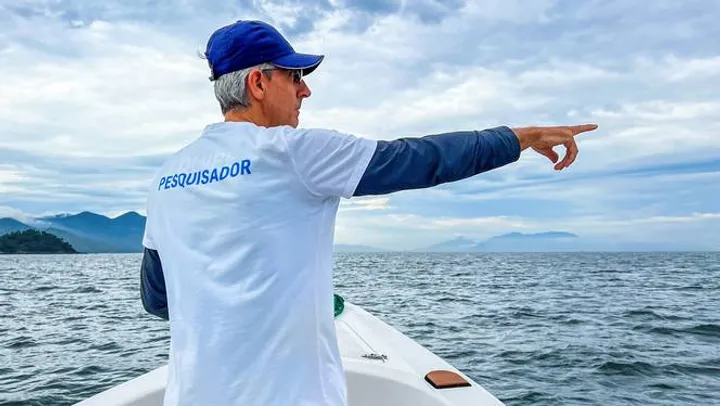 El guardián de los delfines: la misión de Leonardo Flach en Río de Janeiro