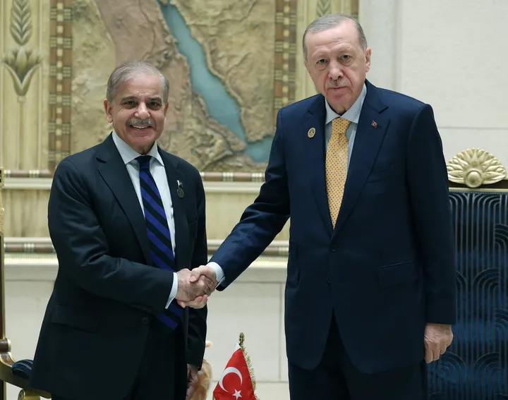 شریف از«نقش سازنده» انقره در تسهیل آتش‌بس بین اسلام‌آباد و کابل تقدیر کرد