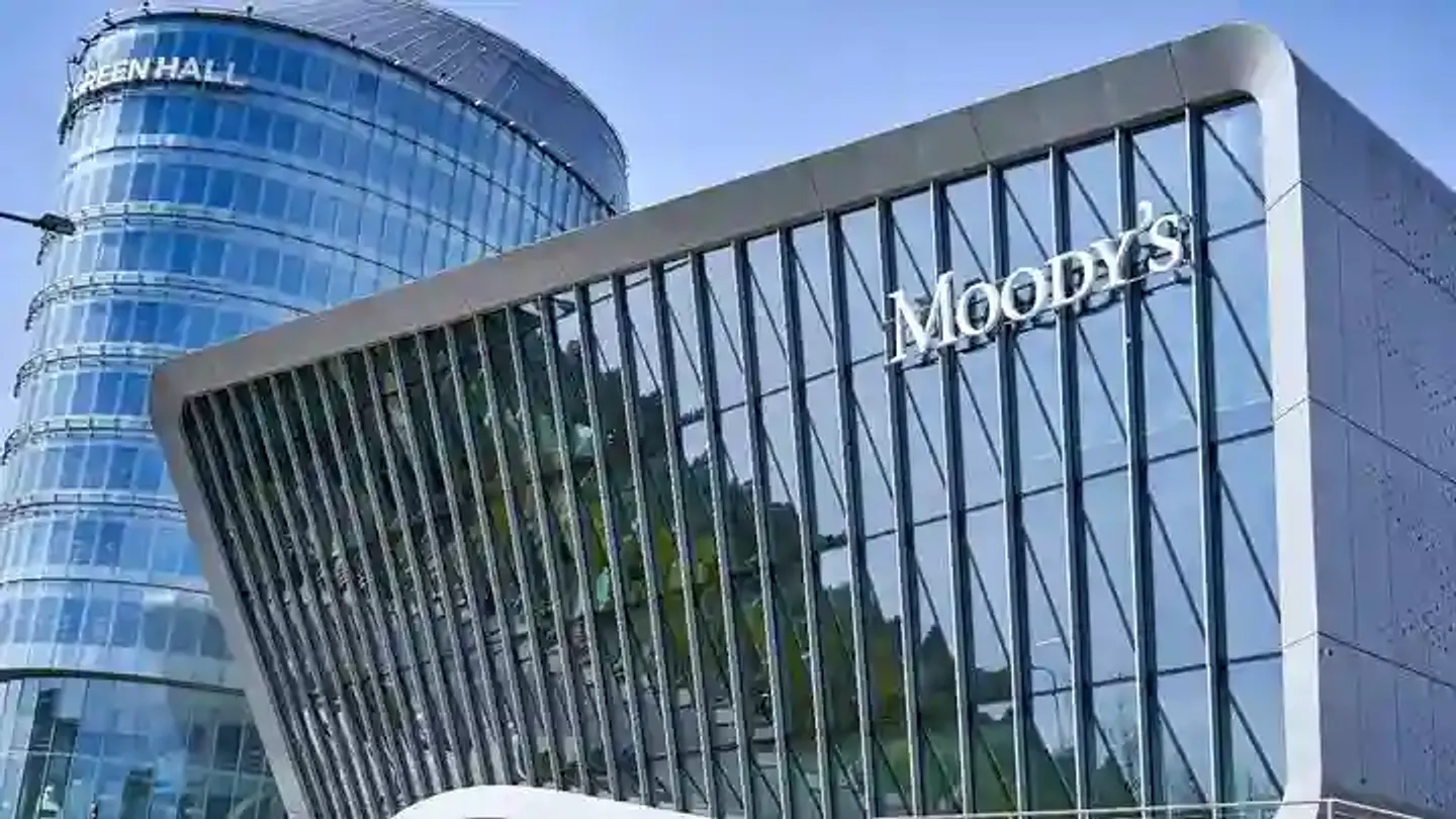 Chaos politique: Moody's dégrade la note de sept banques françaises