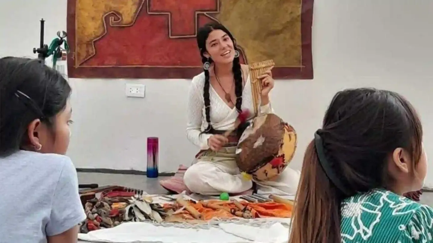 La artista que rescata en Cusco un instrumento que cura el individualismo