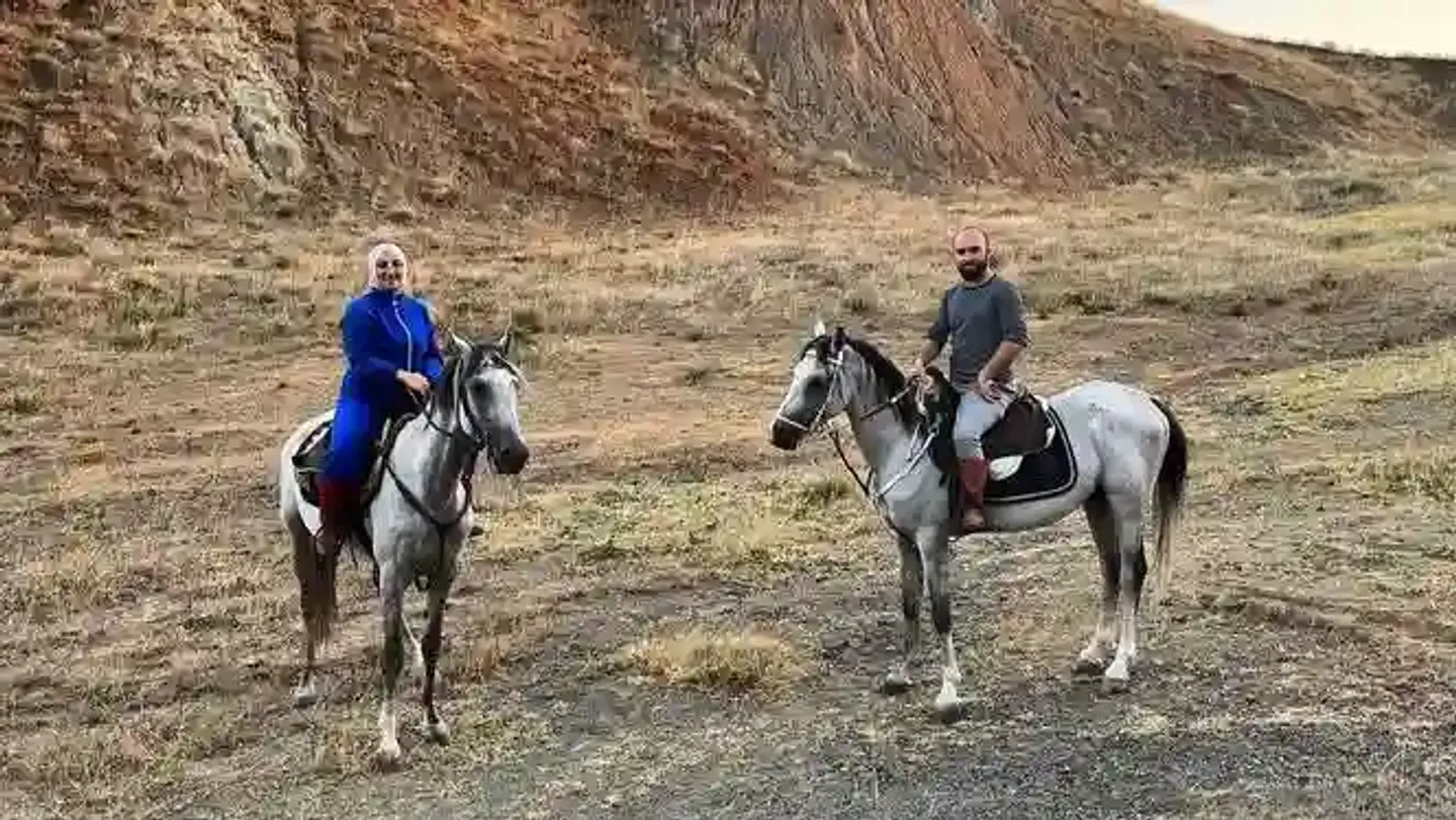 La pareja de turcos que preserva el legado del tiro con arco a caballo