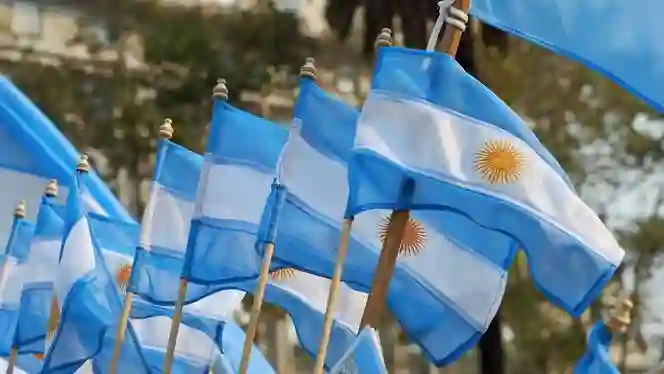 Las políticas libertarias y su impacto en la soberanía nacional argentina