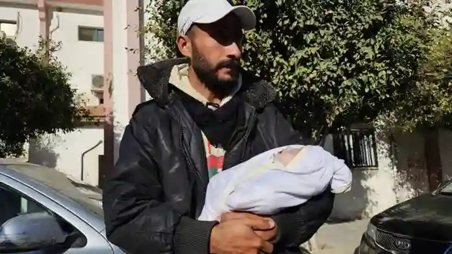 Una bebé muere congelada en Gaza mientras Israel destruye sistema de salud