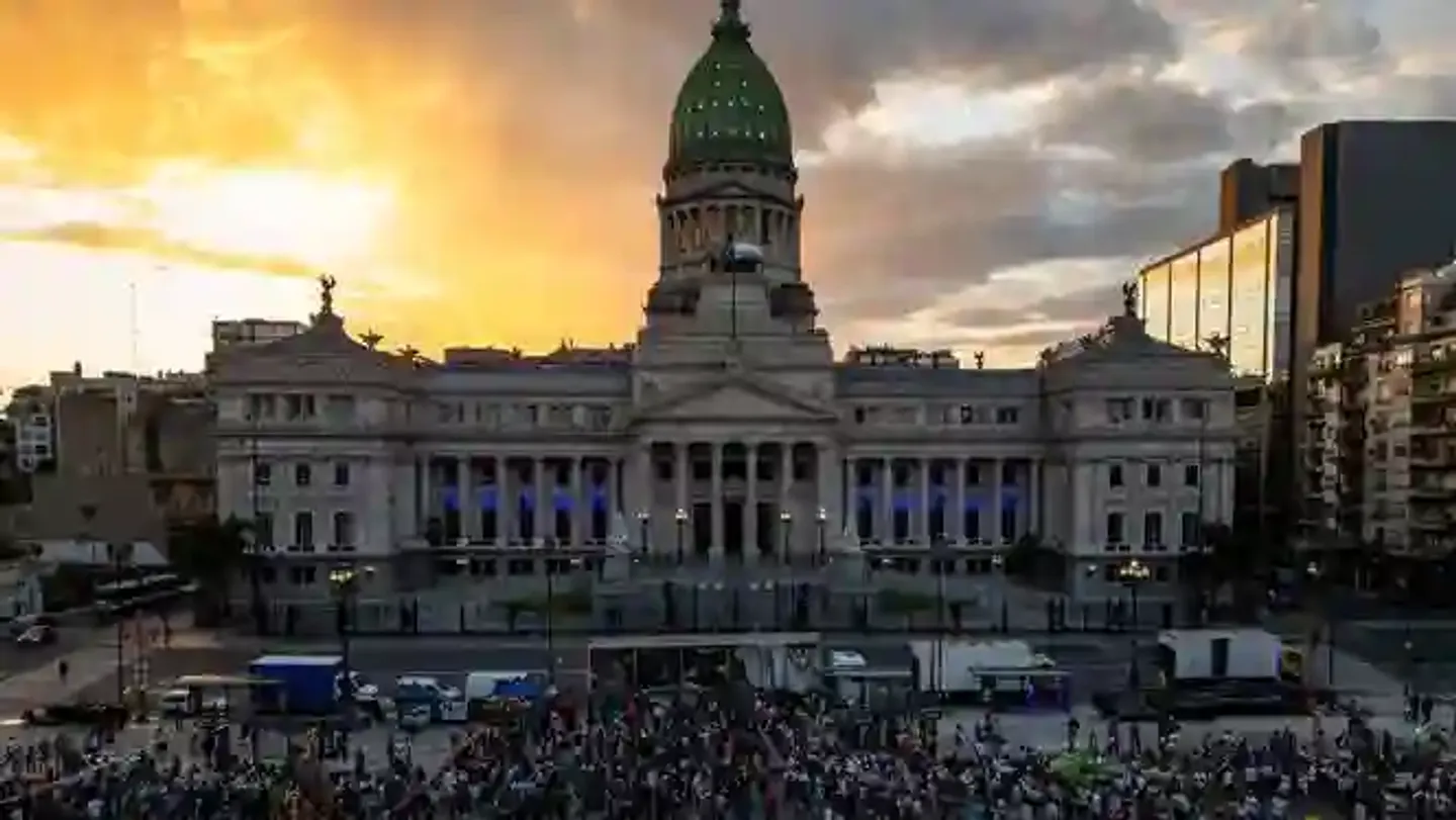 Miles de personas sin hogar asisten a cena navideña en Buenos Aires
