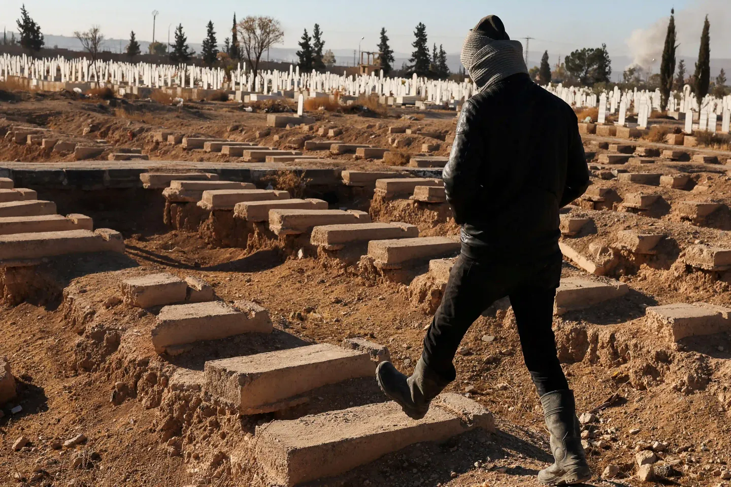 Massagraven blijven naar boven komen in bevrijd Syrië