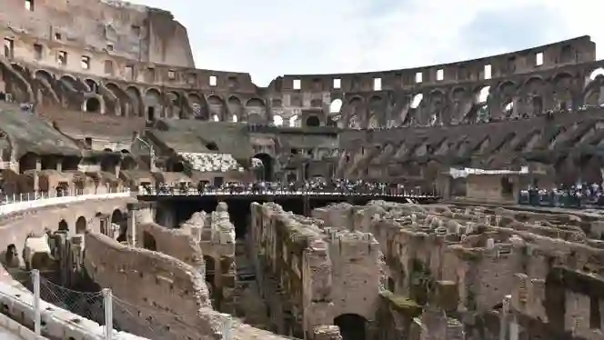 Rooman Colosseum esittelee Turkin Göbeklitepen muinaisiaarteita