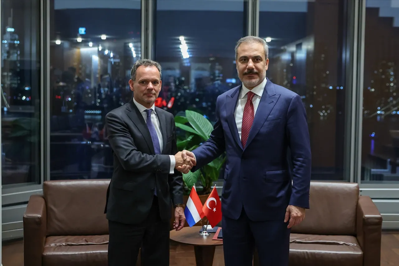 オランダのフェルドカンプ外相、火曜日にトルコを訪問し二国間協議