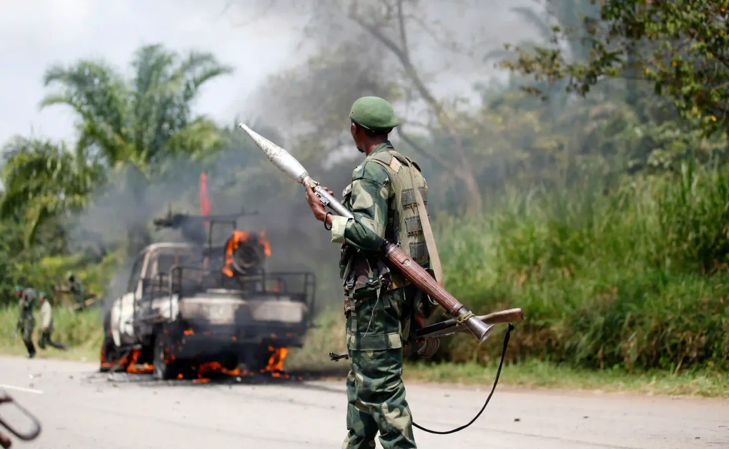 Wahala dey happen for DRC as dem M23 rebels dey try to enter Goma town