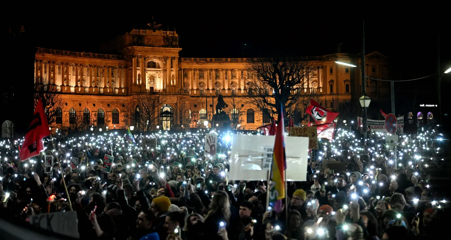 Zehntausende protestieren in Österreich gegen Rechts