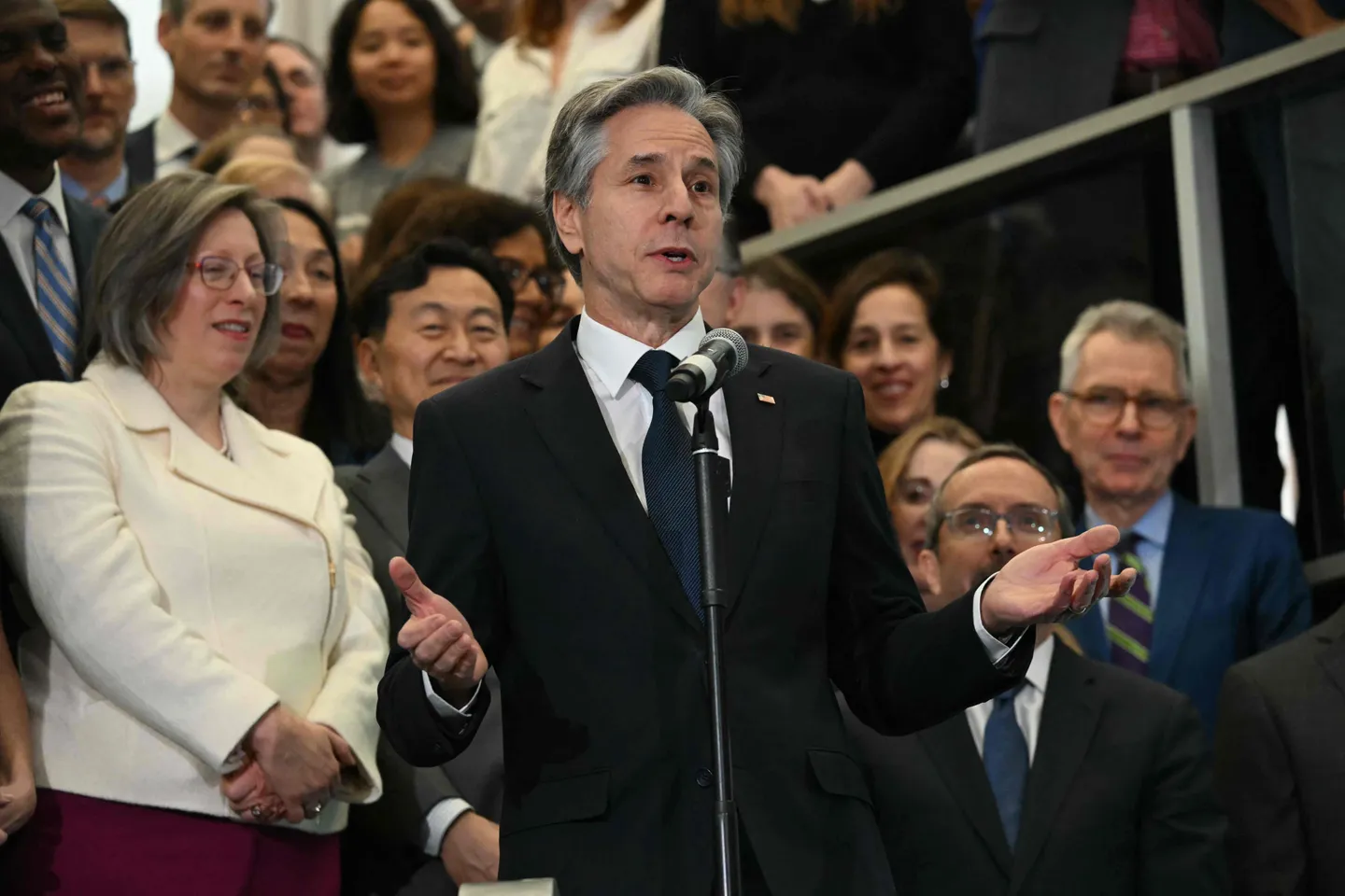 بلىنكېن: غەززەدە ئۇرۇش توختىتىش كېلىشىمىنىڭ ئىجرا قىلىنىدىغانلىقىغا تولۇق ئىشىنىمەن