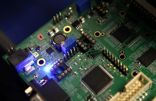 US lawmakers call for broader bans on chipmaking tool sales to China