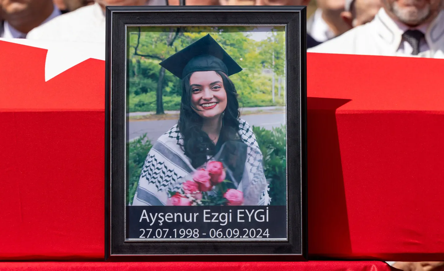 Ayshenur adolat izladi va Falastinning ozodligi uchun kurash olib bordi