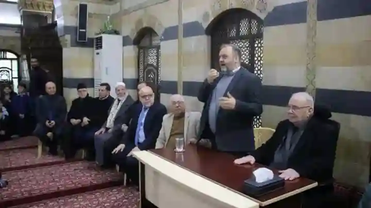 استقبال حافل للنابلسي خلال عودته إلى مسجده في دمشق بعد غياب 13 عاماً