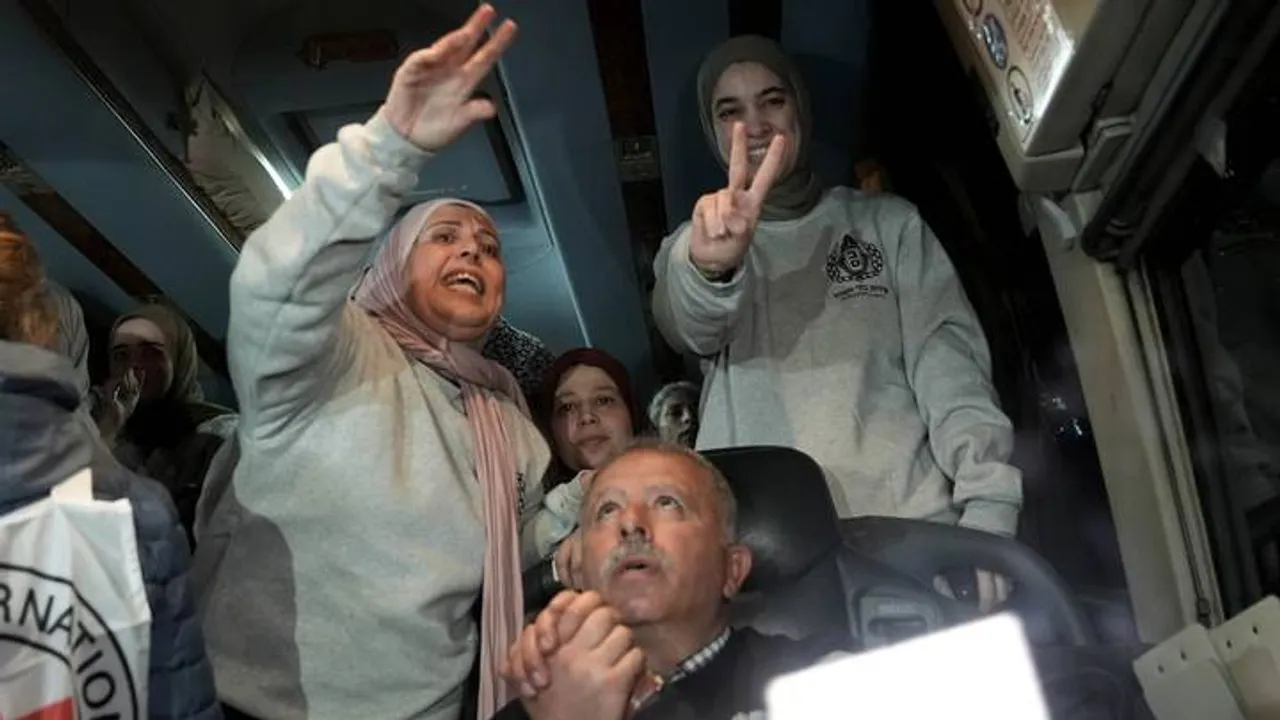 تجويع وتنكيل وإهمال طبي.. أسيرات محررات يروين "الإذلال" في سجون الاحتلال
