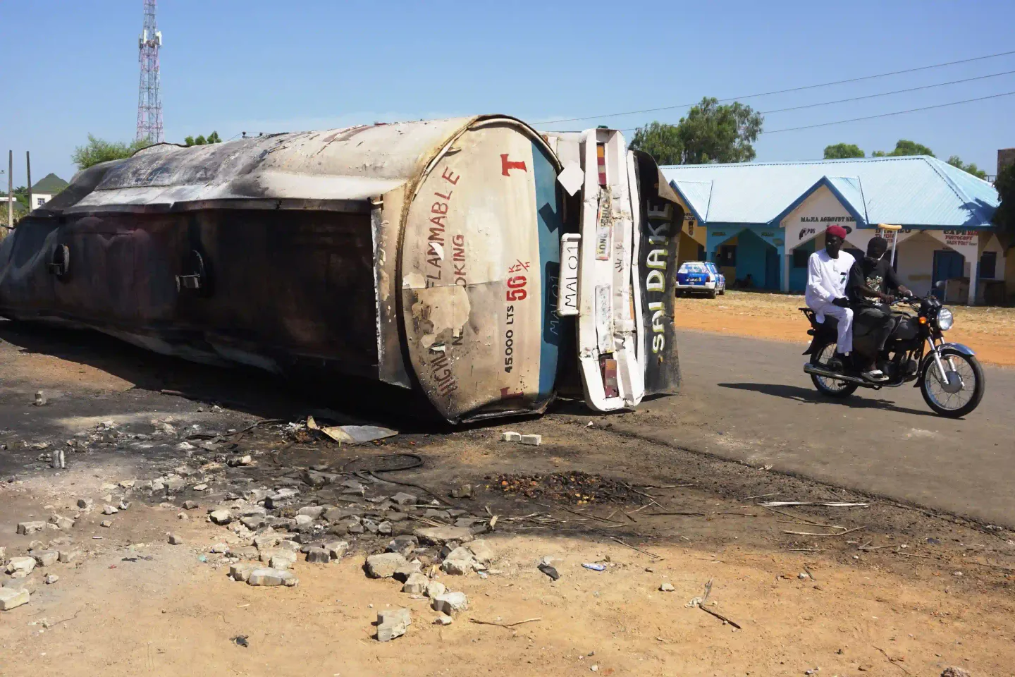 Gomman mutane sun rasu a fashewar tankar mai a hanyar Kaduna zuwa Abuja a Nijeriya